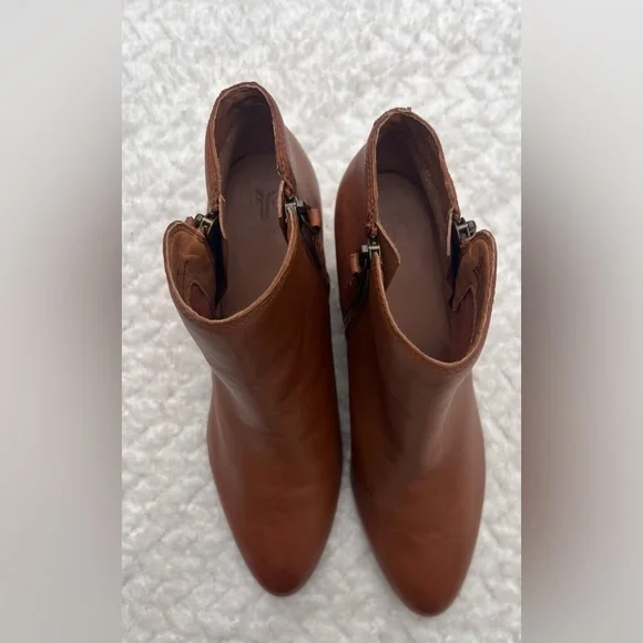 EUC FRYE Double Zip Cognac Heeled Judith Ankle Booties Leather Size 8 - Picture 6 of 11